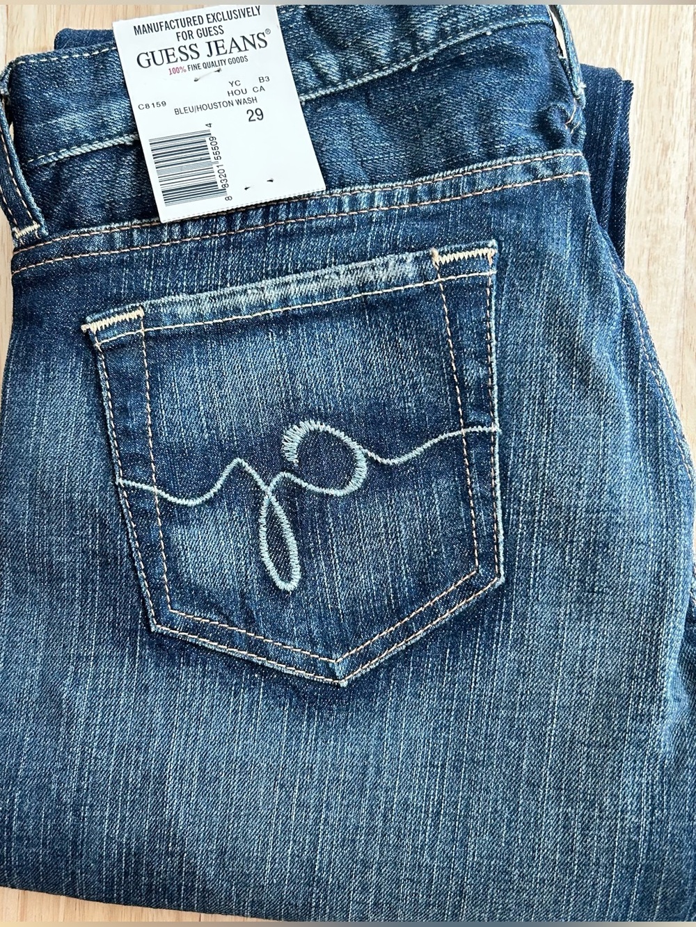 GUESS Women’s Retro-style Blue Jeans with Low Rise and Slight Flare Leg. Size 29